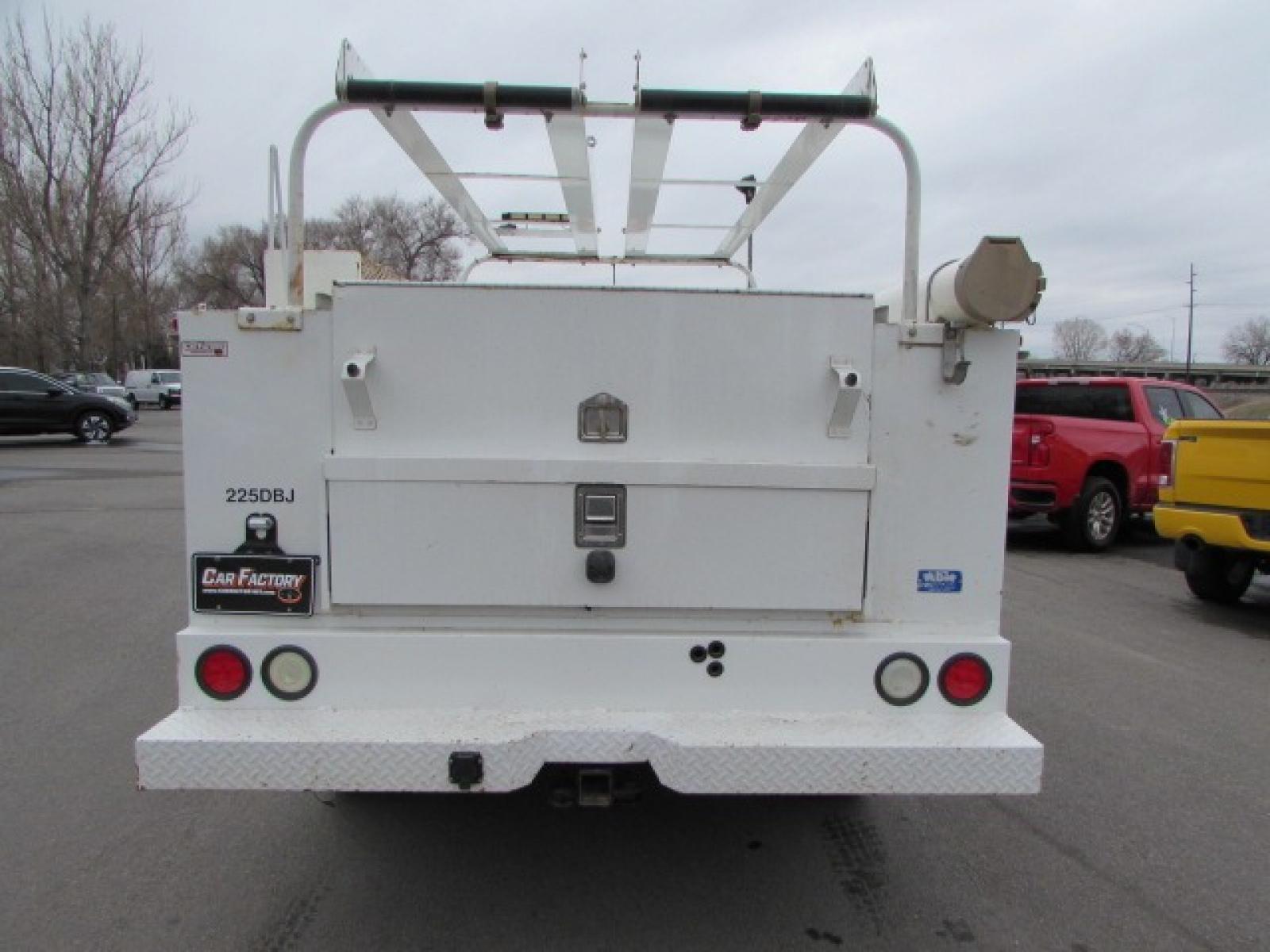 2020 White /Gray RAM 3500 Tradesman Crew Cab 4WD (3C63R3GJ0LG) with an 6.4L V8 OHV 16V engine, 8 speed automatic transmission, located at 4562 State Avenue, Billings, MT, 59101, (406) 896-9833, 45.769516, -108.526772 - Photo #2